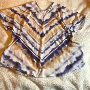 💰🚨CLEARANCE 🚨💰 
EST 1946. 18/20 patterned top with jersey back. T226